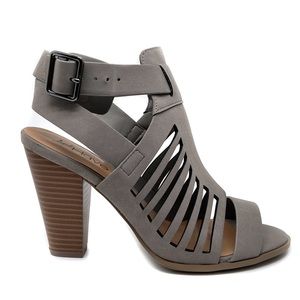 Lust Have Yvonne Laser Cut Sandal Wood Stacked Heel Strappy Open Toe Gray Size 8